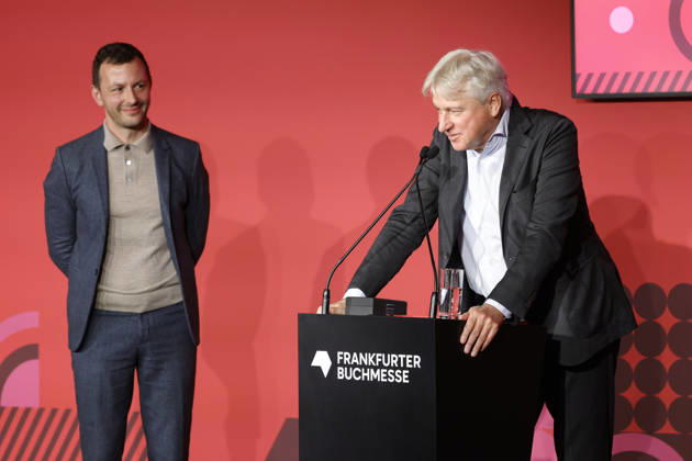 Frankfurt Impressionen 06.10.2026 Die 78. Frankfurter Buchmesse verabschiedet den langjährigen Direktor Juergen Boos links Sebastian GUGGOLZ Vorsteher des Börsenvereins des Deutschen Buchhandels Frankfurt (Main) Hessen Deutschland