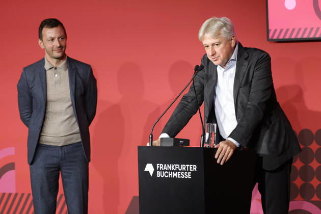 Frankfurt Impressionen 06.10.2026 Die 78. Frankfurter Buchmesse verabschiedet den langjährigen Direktor Juergen Boos links Sebastian GUGGOLZ Vorsteher des Börsenvereins des Deutschen Buchhandels Frankfurt (Main) Hessen Deutschland