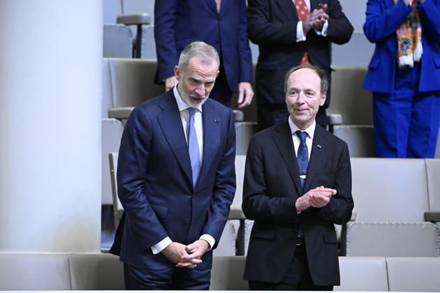 Spain s King Felipe (L) is seen with Speaker of the Finnish Parliament Jussi Halla-aho in the gallery of the parliament as he follows a plenary session in Helsinki, Finland, on October 6, 2026. Spain s King Felipe and Queen Letizia are on a two-day state visit to Finland. - HEIKKI SAUKKOMAA Helsinki Finland Copyright: xHeikkixSaukkomaax 1rmnzRzxaAU