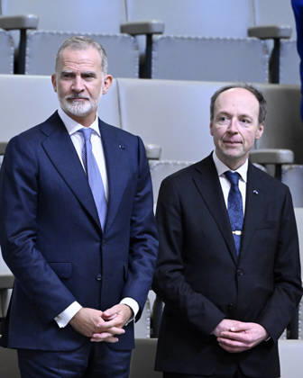 LKS 20261006 Spain s King Felipe (L) is seen with Speaker of the Finnish Parliament Jussi Halla-aho in the gallery of the parliament as he follows a plenary session in Helsinki, Finland, on October 6, 2026. Spain s King Felipe and Queen Letizia are on a two-day state visit to Finland. - HEIKKI SAUKKOMAA Helsinki Finland Copyright: xHeikkixSaukkomaax 5MdGH0xXAFE