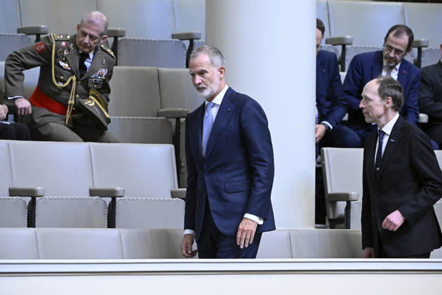 Spain s King Felipe (L) is seen with Speaker of the Finnish Parliament Jussi Halla-aho in the gallery of the parliament as he follows a plenary session in Helsinki, Finland, on October 6, 2026. Spain s King Felipe and Queen Letizia are on a two-day state visit to Finland. - HEIKKI SAUKKOMAA Helsinki Finland Copyright: xHeikkixSaukkomaax _UlpQTTRo8Q