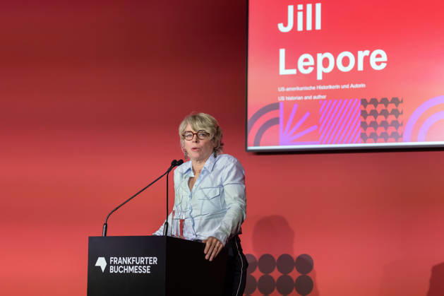 Buchmesse Frankfurt 2026 Jill Lepore, US-amerikanische Historikerin und Autorin. Eröffnungspressekonferenz der Buchmesse Frankfurt 2026., Frankfurt am Main Hessen Deutschland Messegelände