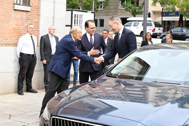 The Prado Museum reopens the Queen Christina Sculpture Gallery with a visit from Prince Daniel of Sweden. The president of the Royal Board of Trustees of the Prado Museum, Javier Solana, and Prince Daniel of Sweden upon their arrival at the museum for the reopening of the Queen Christina Sculpture Gallery on October 6, 2026, in Madrid, Spain CELEBRITIES PRADO MUSEUM ROYALTY PRINCE José Madrid Madrid Spain  Copyright: xJosÃ xOlivax 7824405