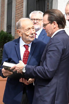 The Prado Museum reopens the Queen Christina Sculpture Gallery with a visit from Prince Daniel of Sweden. The president of the Royal Board of Trustees of the Prado Museum, Javier Solana, presents a book to Prince Daniel of Sweden at the museum on the occasion of the reopening of the Queen Christina Sculpture Gallery on October 6, 2026, in Madrid, Spain. CELEBRITIES PRADO MUSEUM ROYALTY PRINCE José Madrid Madrid, Spain  Copyright: xJosÃ xOlivax 7824410
