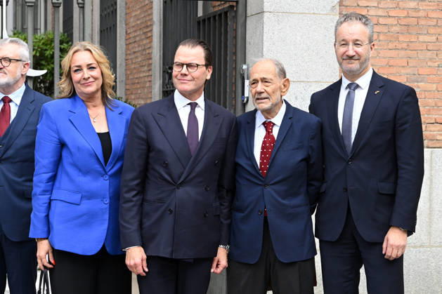 The Prado Museum reopens the Queen Christina Sculpture Gallery with a visit from Prince Daniel of Sweden. Prince Daniel of Sweden (3rd from left) and Javier Solana (2nd from left) pose for the media upon their arrival at the museum ahead of the reopening of the Queen Christina Sculpture Gallery, on October 6, 2026, in Madrid, Spain. CELEBRITIES PRADO MUSEUM ROYALTY PRINCE José Madrid Madrid Spain  Copyright: xJosÃ xOlivax 7824422