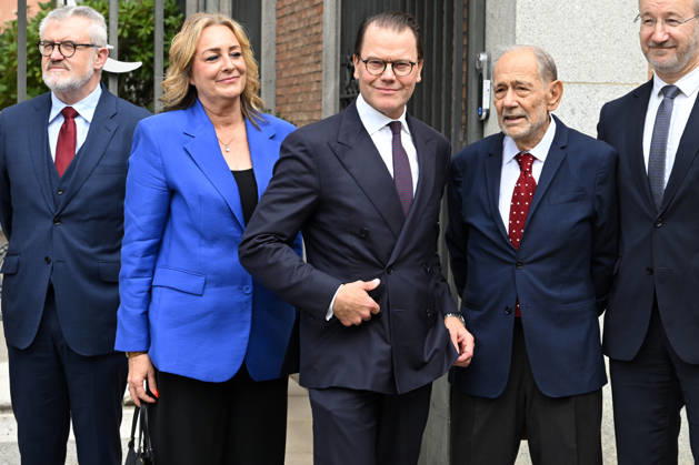 The Prado Museum reopens the Queen Christina Sculpture Gallery with a visit from Prince Daniel of Sweden. Prince Daniel of Sweden (3rd from left) and Javier Solana (2nd from left) pose for the media upon their arrival at the museum ahead of the reopening of the Queen Christina Sculpture Gallery, on October 6, 2026, in Madrid, Spain. CELEBRITIES PRADO MUSEUM ROYALTY PRINCE José Madrid Madrid Spain  Copyright: xJosÃ xOlivax 7824423