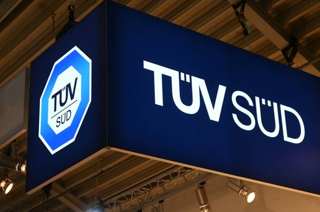 Die EXPO REAL 2026 findet aktuell auf dem Messegelände der Messe München statt. Sie ist Europas grösste internationale Fachmesse für Immobilien, Investitionen und Infrastruktur. Foto: Messestand TÜV Süd