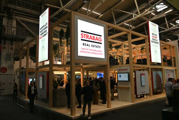 Die EXPO REAL 2026 findet aktuell auf dem Messegelände der Messe München statt. Sie ist Europas grösste internationale Fachmesse für Immobilien, Investitionen und Infrastruktur. Foto: Messestand Züblin, Strabag. Die Ed. Züblin AG mit Sitz in Stuttgart ist Deutschlands führendes Bauunternehmen im Hoch- und Ingenieurbau und eine 100-prozentige Tochtergesellschaft des österreichischen Konzerns STRABAG SE.
