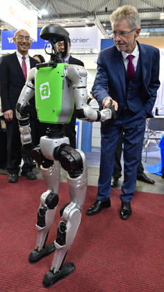 Czech Senate President Milos Vystrcil shake hands with a humanoid robot at opening of the 67th International Engineering Fair, which begins at Vystaviste 1 exhibition grounds in Brno, Czech Republic, on October 6th, 2026. International Fair of Machine Tools and Forming Machines IMT, International Welding Engineering Fair Welding, International Fair of Plastics, Rubber and Composites Plastex, International Fair of Surface Treatment Technologies Profintech and International Foundry Fair Fond-Ex also start. (CTKxPhoto VaclavxSalek) CTKPhotoP2026100605274 CTKPhotoP2026100605274