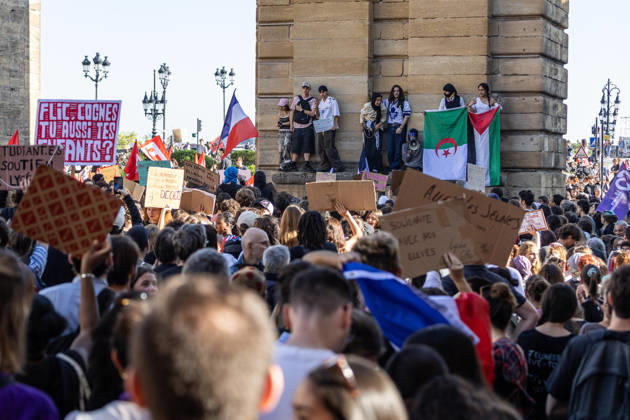 Students Demonstration Over Education Conditions - Bordeaux High school students demonstrate in the streets during a nationwide mobilization calling for more resources and improved conditions in school, in Bordeaux, France, on October 6, 2026. Photo by Margot Le Gonidec ABACAPRESS.COM Bordeaux France Copyright: xLexGonidecxMargot ABACAx