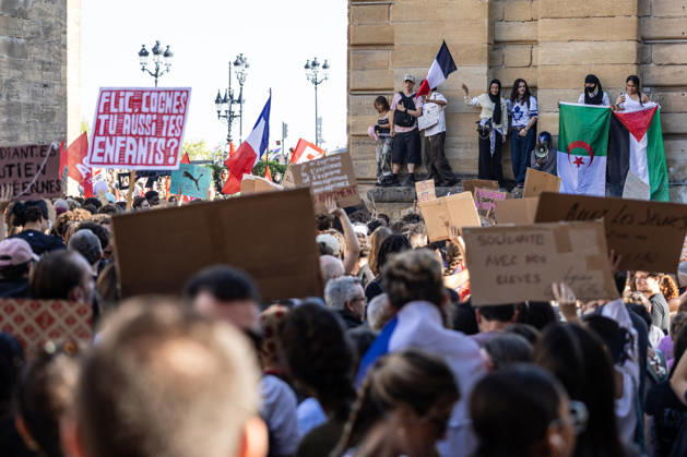 Students Demonstration Over Education Conditions - Bordeaux High school students demonstrate in the streets during a nationwide mobilization calling for more resources and improved conditions in school, in Bordeaux, France, on October 6, 2026. Photo by Margot Le Gonidec ABACAPRESS.COM Bordeaux France Copyright: xLexGonidecxMargot ABACAx