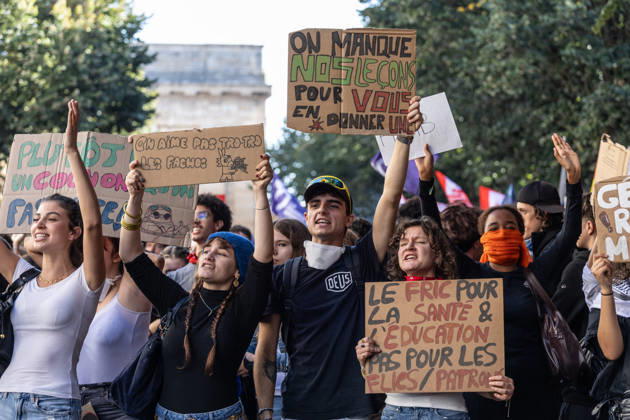 Students Demonstration Over Education Conditions - Bordeaux High school students demonstrate in the streets during a nationwide mobilization calling for more resources and improved conditions in school, in Bordeaux, France, on October 6, 2026. Photo by Margot Le Gonidec ABACAPRESS.COM Bordeaux France Copyright: xLexGonidecxMargot ABACAx