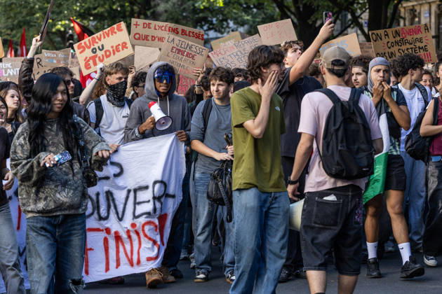 Students Demonstration Over Education Conditions - Bordeaux High school students demonstrate in the streets during a nationwide mobilization calling for more resources and improved conditions in school, in Bordeaux, France, on October 6, 2026. Photo by Margot Le Gonidec ABACAPRESS.COM Bordeaux France Copyright: xLexGonidecxMargot ABACAx