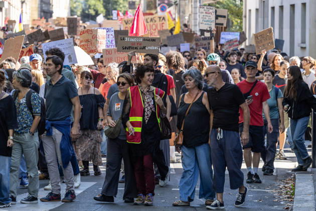 Students Demonstration Over Education Conditions - Bordeaux High school students demonstrate in the streets during a nationwide mobilization calling for more resources and improved conditions in school, in Bordeaux, France, on October 6, 2026. Photo by Margot Le Gonidec ABACAPRESS.COM Bordeaux France Copyright: xLexGonidecxMargot ABACAx