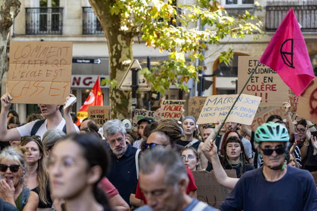 Students Demonstration Over Education Conditions - Bordeaux High school students demonstrate in the streets during a nationwide mobilization calling for more resources and improved conditions in school, in Bordeaux, France, on October 6, 2026. Photo by Margot Le Gonidec ABACAPRESS.COM Bordeaux France Copyright: xLexGonidecxMargot ABACAx