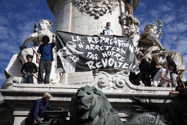 Student Demonstration - Paris Sudents are gathering at the Republique Square to protest against the current state of public education, once again, on October 6, 2026, in Paris, France. They demand more resources for the national education system, and raise against the far right party - le Rassemblement National. Photo by Raphael Lafargue ABACAPRESS.COM Paris France  Copyright: xLafarguexRaphael ABACAx