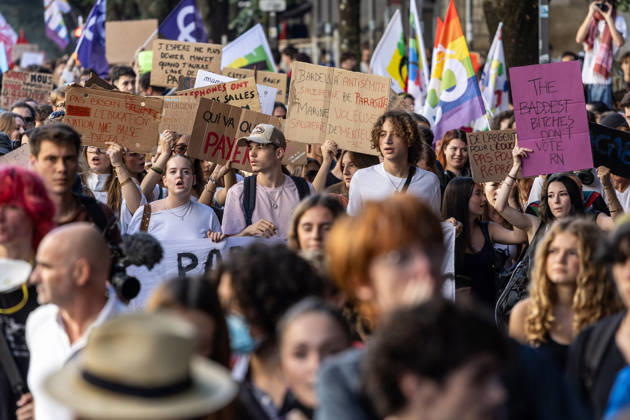 Students Demonstration Over Education Conditions - Bordeaux High school students demonstrate in the streets during a nationwide mobilization calling for more resources and improved conditions in school, in Bordeaux, France, on October 6, 2026. Photo by Margot Le Gonidec ABACAPRESS.COM Bordeaux France Copyright: xLexGonidecxMargot ABACAx