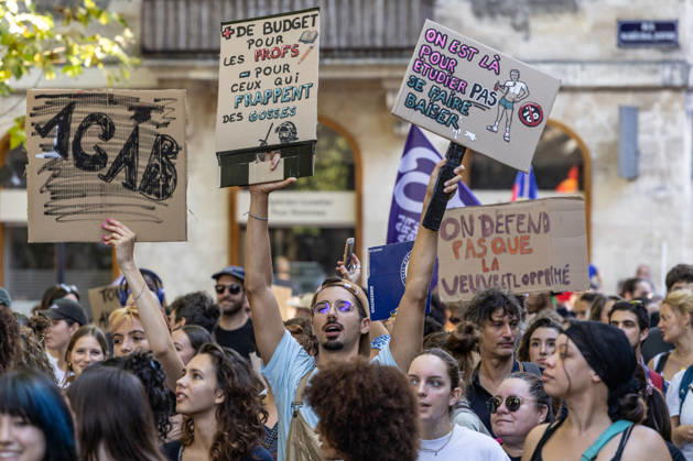 Students Demonstration Over Education Conditions - Bordeaux High school students demonstrate in the streets during a nationwide mobilization calling for more resources and improved conditions in school, in Bordeaux, France, on October 6, 2026. Photo by Margot Le Gonidec ABACAPRESS.COM Bordeaux France Copyright: xLexGonidecxMargot ABACAx