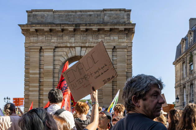Students Demonstration Over Education Conditions - Bordeaux High school students demonstrate in the streets during a nationwide mobilization calling for more resources and improved conditions in school, in Bordeaux, France, on October 6, 2026. Photo by Margot Le Gonidec ABACAPRESS.COM Bordeaux France Copyright: xLexGonidecxMargot ABACAx