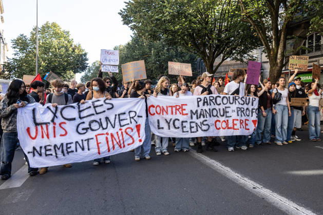Students Demonstration Over Education Conditions - Bordeaux High school students demonstrate in the streets during a nationwide mobilization calling for more resources and improved conditions in school, in Bordeaux, France, on October 6, 2026. Photo by Margot Le Gonidec ABACAPRESS.COM Bordeaux France Copyright: xLexGonidecxMargot ABACAx