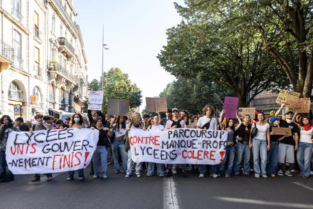 Students Demonstration Over Education Conditions - Bordeaux High school students demonstrate in the streets during a nationwide mobilization calling for more resources and improved conditions in school, in Bordeaux, France, on October 6, 2026. Photo by Margot Le Gonidec ABACAPRESS.COM Bordeaux France Copyright: xLexGonidecxMargot ABACAx