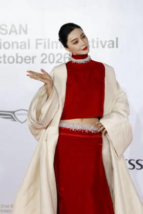 stars gather at busan international film festival in south korea Chinese actress Fan Bingbing poses for photographs during a photocall ahead of the opening ceremony of the 31st Busan International Film Festival (BIFF) at the Busan Cinema Center in Busan, South Korea, on October 06, 2026. Busan South Korea Copyright: xMatrixxImages JungxUi-Chelx