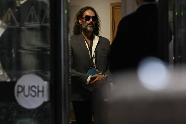 Russell Brand and his wife leave court in London LONDON, UNITED KINGDOM - OCTOBER 6: British comedian Russell Brand leaves Southwark Crown Court with his wife, Laura Brand (not seen), following a preliminary hearing related to rape and sexual assault allegations against him in London, United Kingdom, on October 6, 2026. Rasid Necati Aslim Anadolu London United Kingdom. Editorial use only. Please get in touch for any other usage. Copyright: x2026xAnadoluxRasidxNecatixAslimx