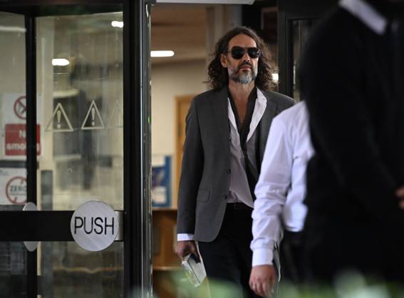 Russell Brand and his wife leave court in London LONDON, UNITED KINGDOM - OCTOBER 6: British comedian Russell Brand leaves Southwark Crown Court with his wife, Laura Brand (not seen), following a preliminary hearing related to rape and sexual assault allegations against him in London, United Kingdom, on October 6, 2026. Rasid Necati Aslim Anadolu London United Kingdom. Editorial use only. Please get in touch for any other usage. Copyright: x2026xAnadoluxRasidxNecatixAslimx