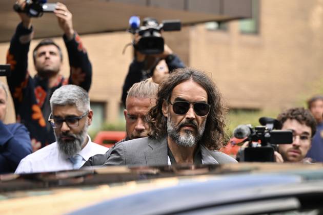 Russell Brand and his wife leave court in London LONDON, UNITED KINGDOM - OCTOBER 6: British comedian Russell Brand leaves Southwark Crown Court with his wife, Laura Brand (not seen), following a preliminary hearing related to rape and sexual assault allegations against him in London, United Kingdom, on October 6, 2026. Rasid Necati Aslim Anadolu London United Kingdom. Editorial use only. Please get in touch for any other usage. Copyright: x2026xAnadoluxRasidxNecatixAslimx