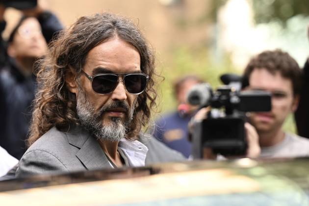 Russell Brand and his wife leave court in London LONDON, UNITED KINGDOM - OCTOBER 6: British comedian Russell Brand leaves Southwark Crown Court with his wife, Laura Brand (not seen), following a preliminary hearing related to rape and sexual assault allegations against him in London, United Kingdom, on October 6, 2026. Rasid Necati Aslim Anadolu London United Kingdom. Editorial use only. Please get in touch for any other usage. Copyright: x2026xAnadoluxRasidxNecatixAslimx