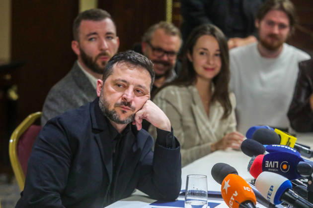 Zelenskyy Speaks To Journalists After Meeting With Merz - Kyiv Ukrainian President Volodymyr Zelenskyy (L) listens to journalists after a meeting with German Federal Chancellor Friedrich Merz, who visited the capital, Kyiv, Ukraine, on October 4, 2026 Photo by Volodymyr Tarasov Ukrinform ABACAPRESS.COM Kyiv Ukraine  Copyright: xTarasovxVolodymyr Ukrinform ABACAx