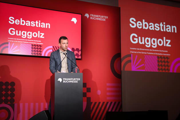 Eröffnung der 78. Frankfurter Buchmesse Sebastian Guggolz, Vorsteher des Börsenvereins des Deutschen Buchhandels, spricht bei der Eröffnungspressekonferenz zur Frankfurter Buchmesse 2026. Ehrengastland im Jahr 2026 ist Tschechien. Die 78. Frankfurter Buchmesse findet vom 7. - 11. Oktober 2026 statt. Frankfurt am Main Messegelände Hessen Deutschland