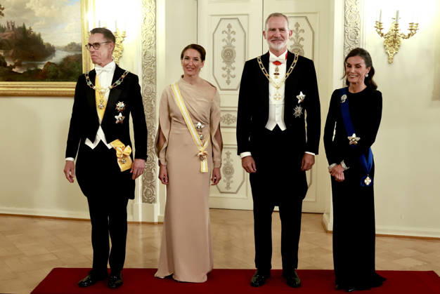 The King and Queen Attend a State Dinner Hosted by the President of the Republic of Finland The King and Queen, King Felipe and Queen Letizia, alongside the President of Finland, Cai Göran Alexander Stubb, and the First Lady, Suzanne Innes Stubb, moments before the gala dinner began at the Presidential Palace on October 6, 2026, in Helsinki, Finland ROYAL HOUSE KING AND QUEEN Europa Press 10 06 2026 Helsinki Helsinki Spain Copyright: xEuropaxPressx 7825123