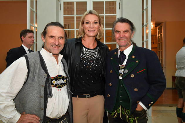 Alexander und Thomas Huber (Huber-Baum) mit Maria Höfl-Riesch Verleihung der Bayerischen Staatsmedaille für soziale Verdienste 2026 Allerheiligen-Hofkirche München 06. Oktober 2026