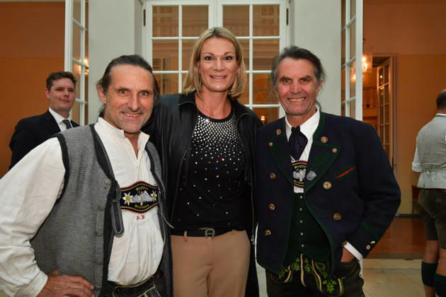 Alexander und Thomas Huber (Huber-Baum) mit Maria Höfl-Riesch Verleihung der Bayerischen Staatsmedaille für soziale Verdienste 2026 Allerheiligen-Hofkirche München 06. Oktober 2026
