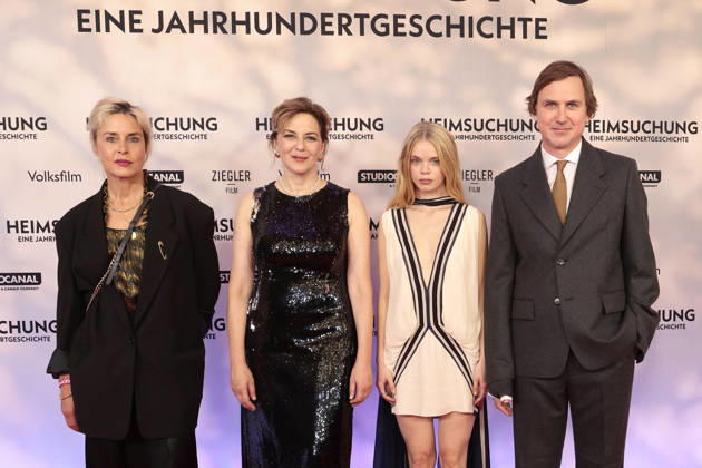 Susanne Wolff, Martina Gedeck, Maria Matschke Engel und Lars Eidinger bei der Heimsuchung Film Premiere am 6.10.2026 im Kino International in Berlin Susanne Wolff, Martina Gedeck, Maria Matschke Engel, Lars Eidinger attend the premiere of Heimsuchung The Beloved at Kino International on October 6, 2026l in Berlin, Germany Heimsuchung Filmpremiere in Berlin