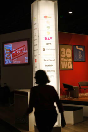Frankfurt Impressionen 06.10.2026 auf der 78. Frankfurter Buchmesse gibt es zahlreiche Hinweisschilder DVA Heyne Goldmann Die 30 Minuten WG Frankfurt (Main) Hessen Deutschland
