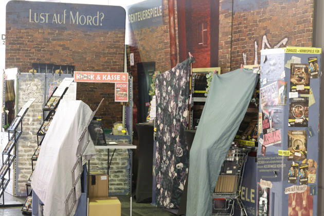 Frankfurt Impressionen 06.10.2026 auf der 78. Frankfurter Buchmesse präsentiert sich ein Messestand mit Krimispielen Frankfurt (Main) Hessen Deutschland