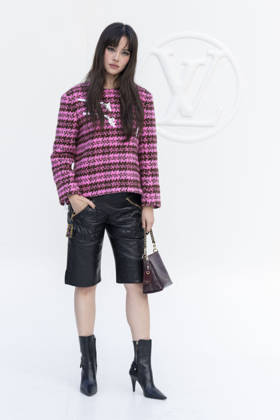 Urassaya Sperbund at the photocall for the Louis Vuitton Women’s Ready-to-Wear Spring Summer 2027 show during Paris Fashion Week (PFW) at the Cité internationale universitaire de Paris, France, on October 6, 2026. Olivier Borde, Bestimage. Photocall at the Louis Vuitton Women’s Ready-to-Wear Spring Summer 2027 show as part of Paris Fashion Week on October 6, 2026, in Paris, France.  Copyright: xOLIVIERxBORDEx xBESTIMAGExOLIVIERxBORDEx xBESTIMAGEx