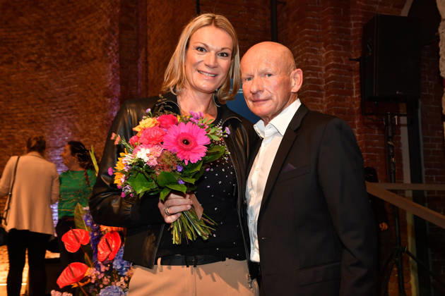 Maria Höfl-Riesch und Johann Schrempf bei der Verleihung der Bayerischen Staatsmedaille fuer soziale Verdienste in der Allerheiligen-Hofkirche, Residenz am 6.10.2026 in Muenchen Maria Riesch and Johann Schrempf attend the presentation of the Bavarian State Medal for Social Merit in the All Saints Court Church (Allerheiligen-Hofkirche) at the Residenz on October 6, 2026 in Munich, Germany Bayerische Staatsmedaille fuer Maria Riesch und die Huber Brueder in Muenchen