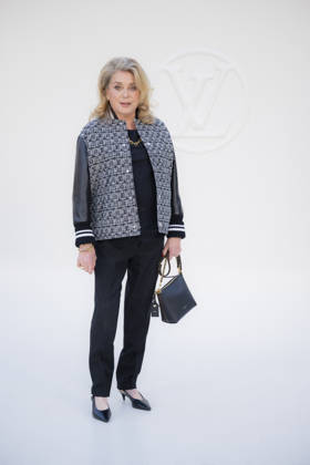 Louis Vuitton - Photocall - Paris Fashion Week EB Catherine Deneuve attends the Louis Vuitton Womenswear Spring Summer 2027 show as part of Paris Fashion Week on October 06, 2026 in Paris, France. Photo by Eliot Blondet ABACAPRESS.COM Paris France France  Copyright: xBlondetxEliot ABACAx