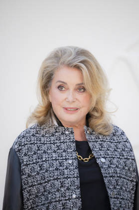 Louis Vuitton - Photocall - Paris Fashion Week EB Catherine Deneuve attends the Louis Vuitton Womenswear Spring Summer 2027 show as part of Paris Fashion Week on October 06, 2026 in Paris, France. Photo by Eliot Blondet ABACAPRESS.COM Paris France France  Copyright: xBlondetxEliot ABACAx