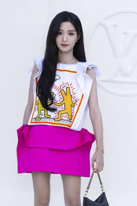 Lu Yuxiao at the photocall for the Louis Vuitton Spring Summer 2027 Women’s Ready-to-Wear show during Paris Fashion Week (PFW) at the Cité internationale universitaire de Paris, France, on October 6, 2026. Olivier Borde, Bestimage. Photocall at the Louis Vuitton Women’s Ready-to-Wear Spring Summer 2027 show as part of Paris Fashion Week on October 6, 2026, in Paris, France.  Copyright: xOLIVIERxBORDEx xBESTIMAGExOLIVIERxBORDEx xBESTIMAGEx