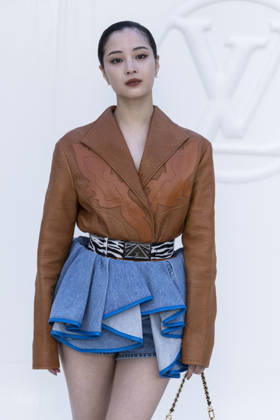 Suzu Hirose at the photocall for the Louis Vuitton Spring Summer 2027 Women’s Ready-to-Wear collection show during Paris Fashion Week (PFW) at the Cité internationale universitaire de Paris, France, on October 6, 2026. Olivier Borde, Bestimage. Photocall at the Louis Vuitton Women’s Ready-to-Wear Spring Summer 2027 show as part of Paris Fashion Week on October 6, 2026, in Paris, France.  Copyright: xOLIVIERxBORDEx xBESTIMAGExOLIVIERxBORDEx xBESTIMAGEx
