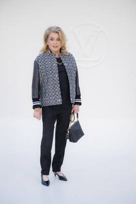 Louis Vuitton - Photocall - Paris Fashion Week EB Catherine Deneuve attends the Louis Vuitton Womenswear Spring Summer 2027 show as part of Paris Fashion Week on October 06, 2026 in Paris, France. Photo by Eliot Blondet ABACAPRESS.COM Paris France France Copyright: xBlondetxEliot ABACAx