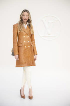 Louis Vuitton - Photocall - Paris Fashion Week EB Este Haim attends the Louis Vuitton Womenswear Spring Summer 2027 show as part of Paris Fashion Week on October 06, 2026 in Paris, France. Photo by Eliot Blondet ABACAPRESS.COM Paris France France  Copyright: xBlondetxEliot ABACAx