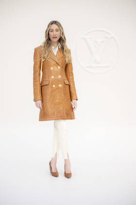 Louis Vuitton - Photocall - Paris Fashion Week EB Este Haim attends the Louis Vuitton Womenswear Spring Summer 2027 show as part of Paris Fashion Week on October 06, 2026 in Paris, France. Photo by Eliot Blondet ABACAPRESS.COM Paris France France  Copyright: xBlondetxEliot ABACAx