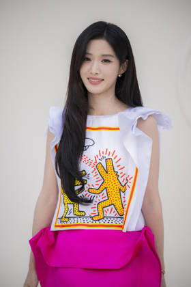 Louis Vuitton - Photocall - Paris Fashion Week EB Lu Yuxiao attends the Louis Vuitton Womenswear Spring Summer 2027 show as part of Paris Fashion Week on October 06, 2026 in Paris, France. Photo by Eliot Blondet ABACAPRESS.COM Paris France France  Copyright: xBlondetxEliot ABACAx