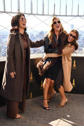 Jessie James Decker Visits the Empire State Building NEW YORK, NY- OCTOBER 6: Sydney Rae Bass, Jessie James Decker and Karen Parker at the Empire State Building to Celebrate the Release of New Cookbook The Secret Sauce: A Family Cookbook Seasoned with Love on October 6, 2026 in New York City. Credit: John Fycke AdMedia New York City New York USA EDITORIAL USE ONLY Copyright: xx JohnxFycke AdMediax admphotosthree019321