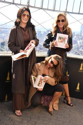 NEW YORK, NY- OCTOBER 6: Sydney Rae Bass, Jessie James Decker and Karen Parker at the Empire State Building to Celebrate the Release of New Cookbook The Secret Sauce: A Family Cookbook Seasoned with Love on October 6, 2026 in New York City. Credit: AdMedia New York City USA - ZUMAa123 20261006_zaa_a123_020 Copyright: xJohnxFyckex